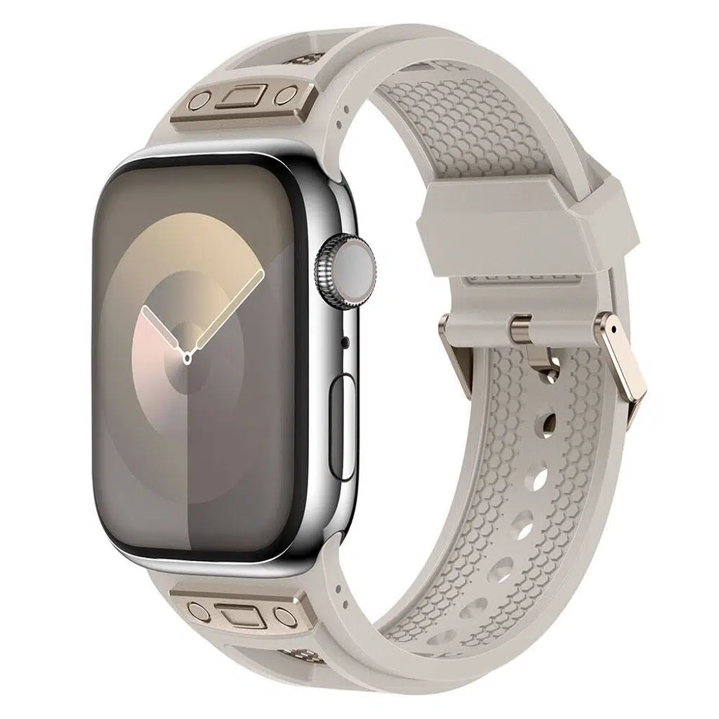 Apple Watch Seri 10-11 (46mm) Kordon 2/3/4/5/6/se/7/8/9 (44-45-49mm) KD-117 Hava Alabilen Delikli Metal Süslemeli Desenli Silikon Kordon